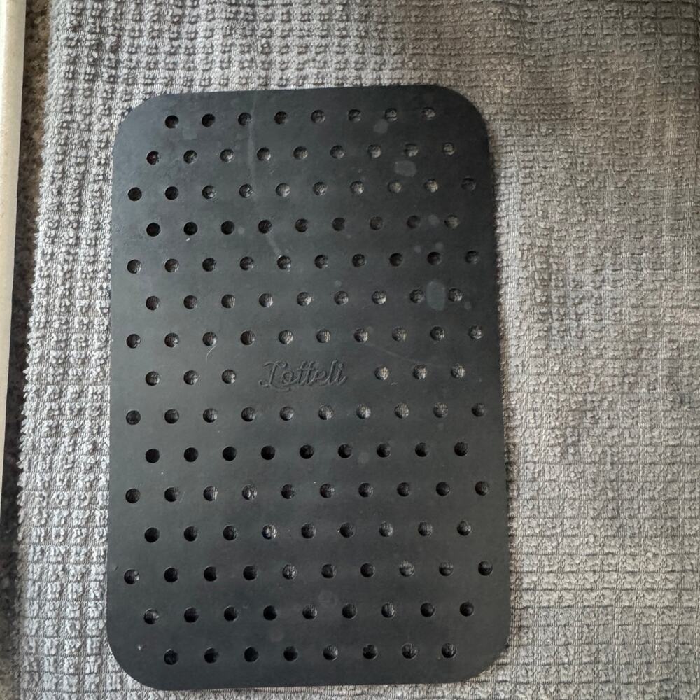 Silicone air fryer liner